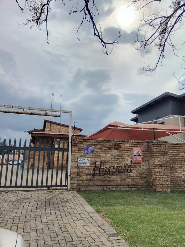 To Let 1 Bedroom Property for Rent in Kannoniers Park North West